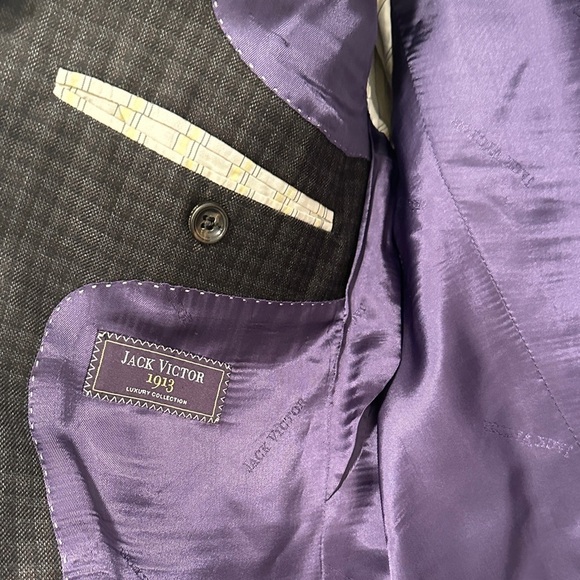 Elegant Black Checkered Men's Blazer - Picture 2 of 6